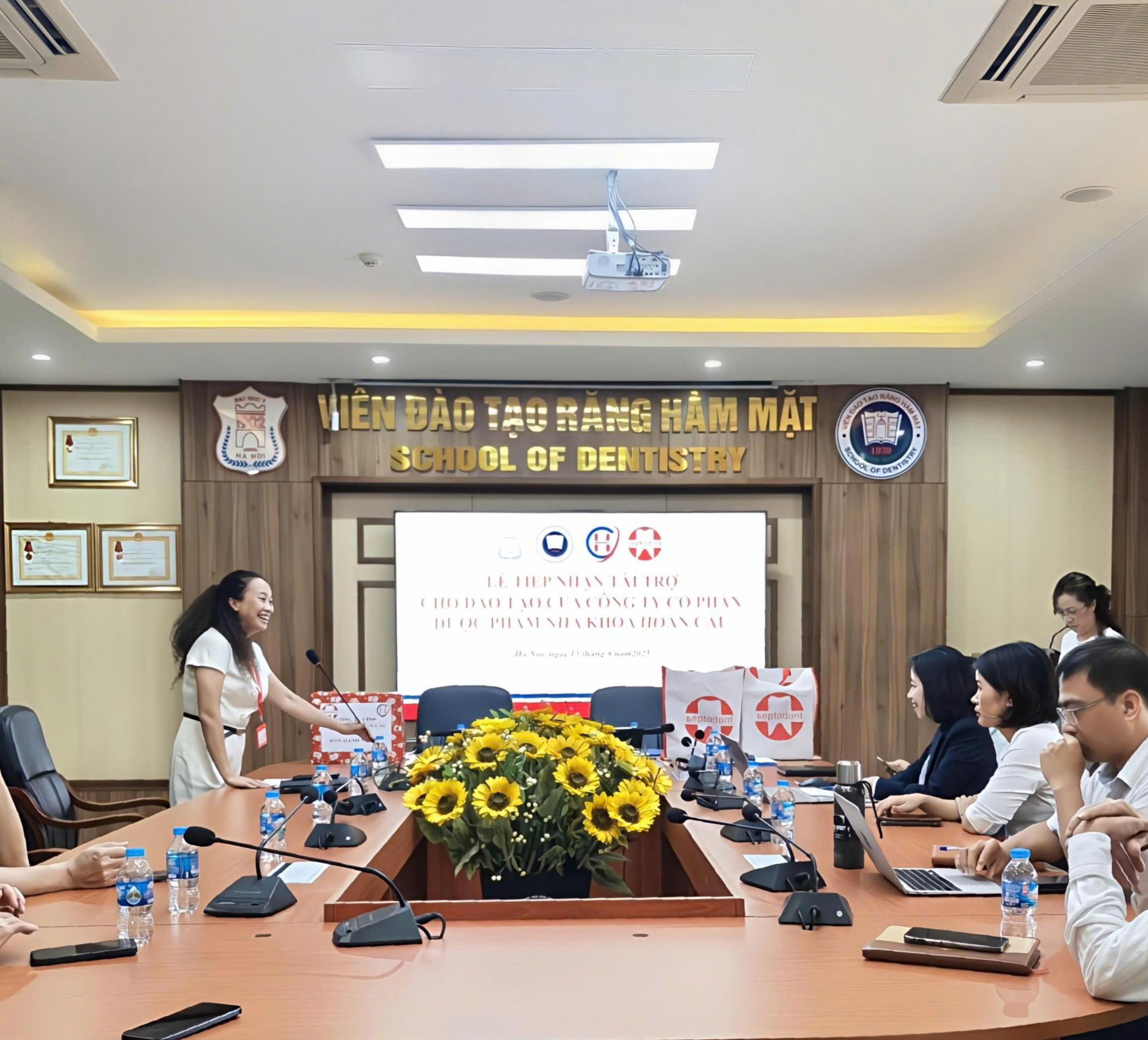 Dược Hoàn Cầu - Tiếp nhận tài trợ cho đào tạo 1